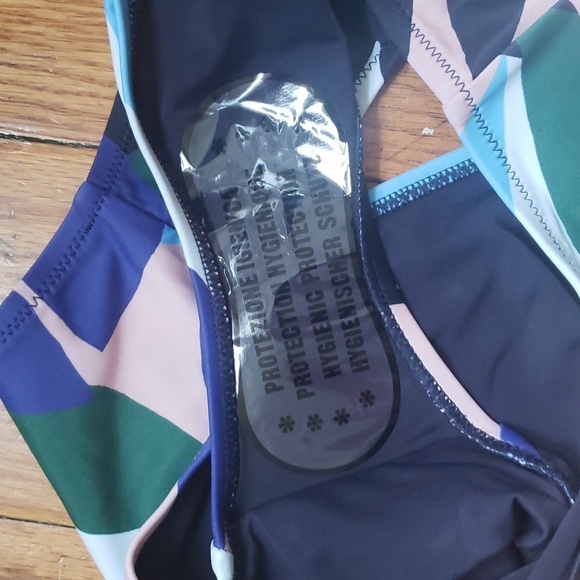 Lively Retro Floral Swimsuit - Picture 3 of 6